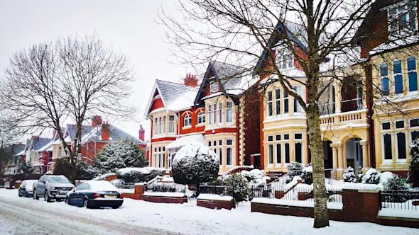 Before you can enjoy the success of your holiday home, nailing the right location for your Airbnb is your utmost priority.