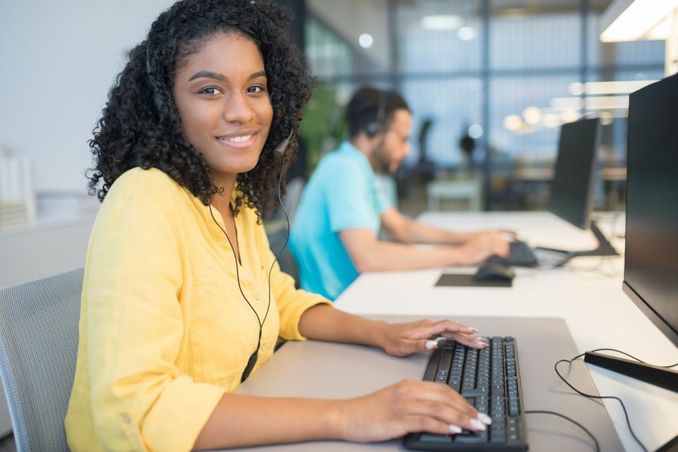 Should I Hire an Airbnb Virtual Assistant?
