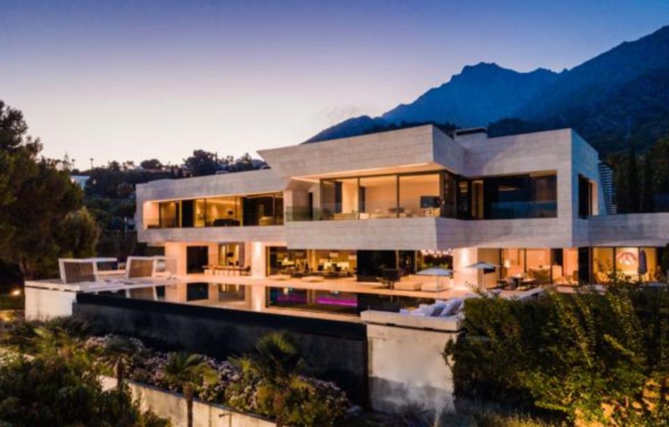 A mountain-view property of the Albany Global Property with an infinity pool.