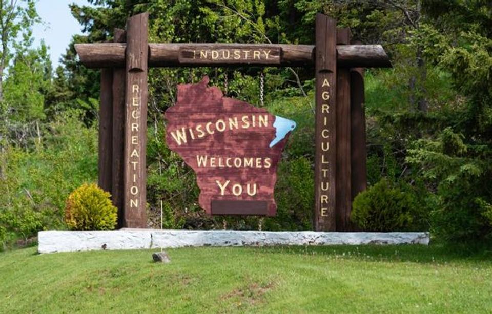 Airbnb Rules in Wisconsin: Complete 2026 Compliance Guide for Hosts