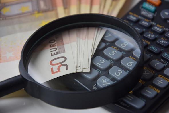 The next thing you need to decide is your Airbnb pricing plan once you have the appropriate software to market your properties and have examined your listings.