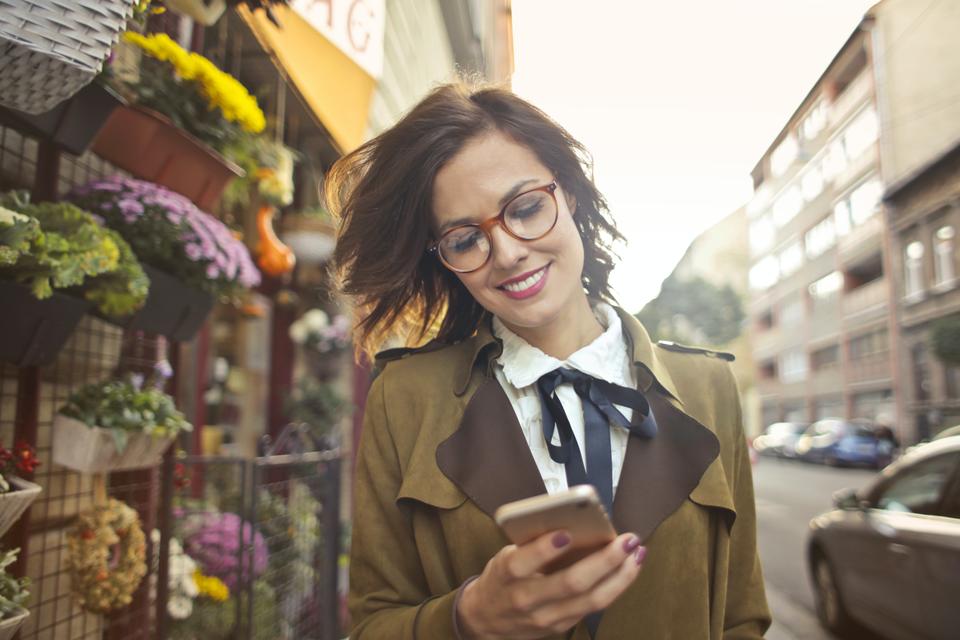 How to Write an Airbnb Profile (With Airbnb Profile Examples)