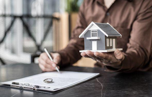 A strong vacation rental agreement isn’t just about formality — it’s about clarity. It outlines everything your guest needs to know for a smooth stay and helps protect you in case things go sideways.