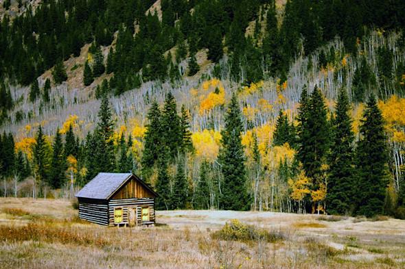 Despite it being a competitive market for Airbnb, Colorado offers many opportunities for investors in the real estate market especially when it increasingly attracts a number of tourists all year round which translates into a profitable vacation rental business.
