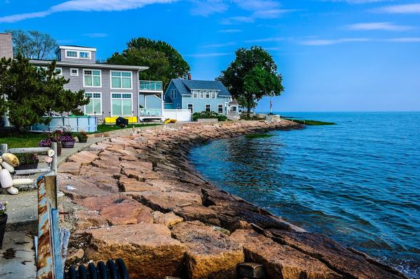 When you can't host a guest due to overbooking, suspected fraud or payment issues, act fast by reporting through the Extranet, following Booking.com’s procedures to protect your property and minimize disruptions.