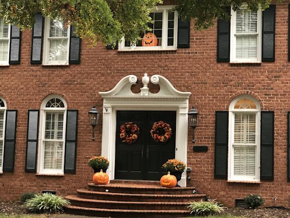 An inviting front entrance can easily enhance your curb appeal. It creates a warm feeling for any guest who is driving up to your property.