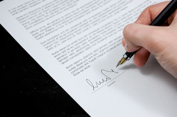 Stay on the right side of contract law for your property management services and simplify managing short term rentals with automated contract signature. 
