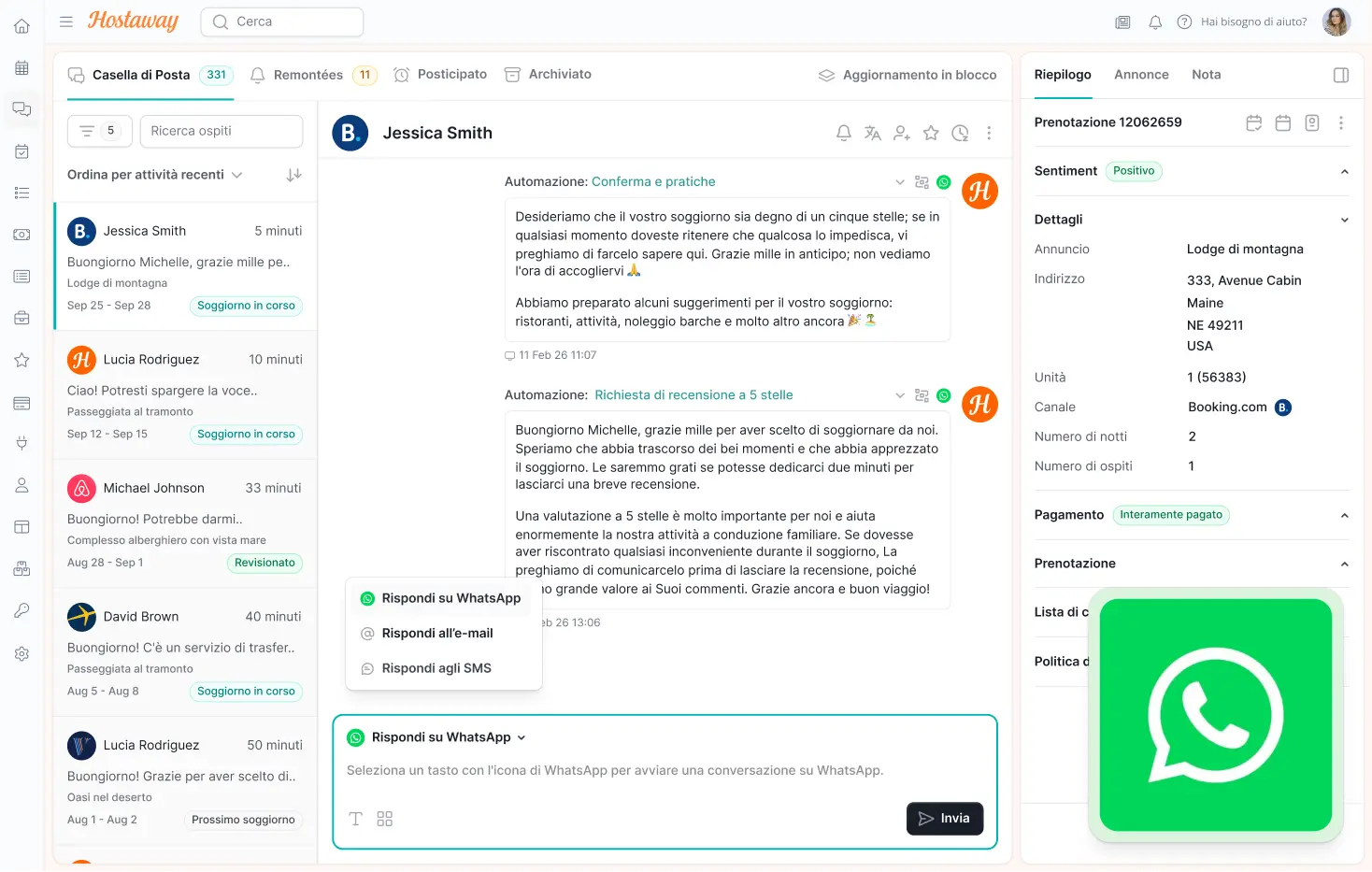 Interfaccia comunicazione mobile che mostra integrazione SMS e WhatsApp per messaggistica ospiti affitti vacanza