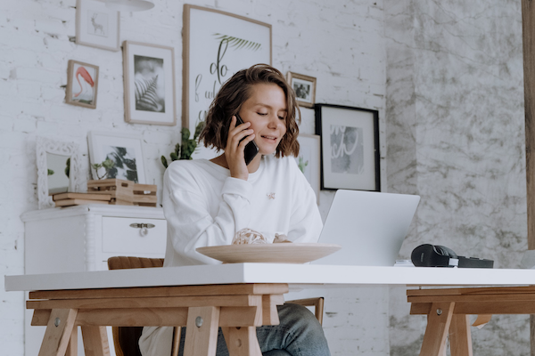 Vacation rental guest communication management platform with unified messaging interface and automated responses